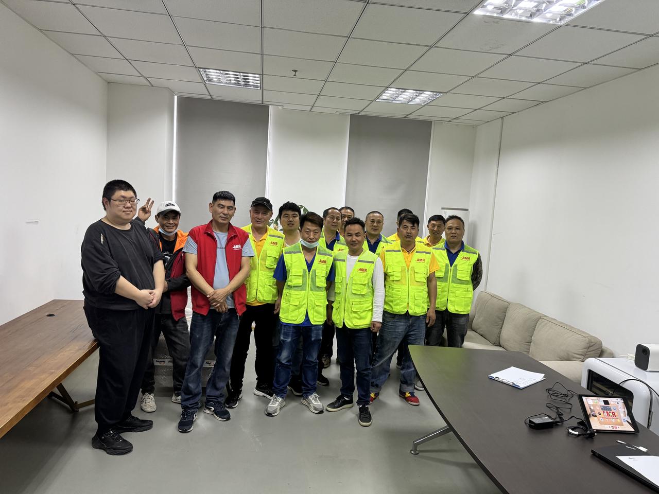 professional mover packing the boxes